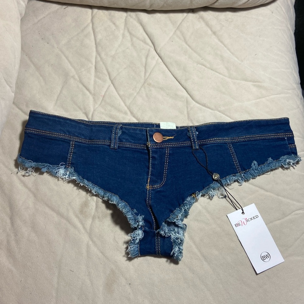 Woman’s Bewicked size L 100% cotton shorts